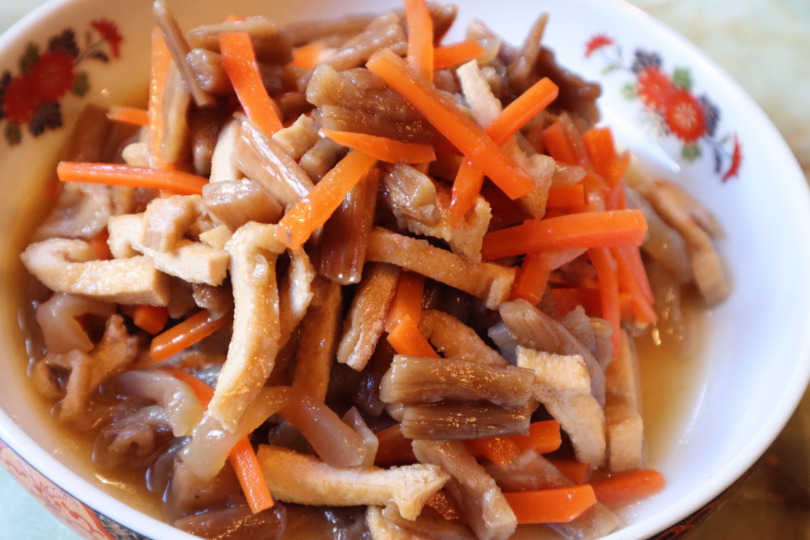 芋がらと人参の煮物 Simmered Dried Taro Stems And Carrots 普段着のごちそう